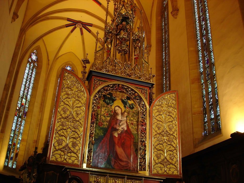 die Madonna im Rosenhag von Martin Schongauers