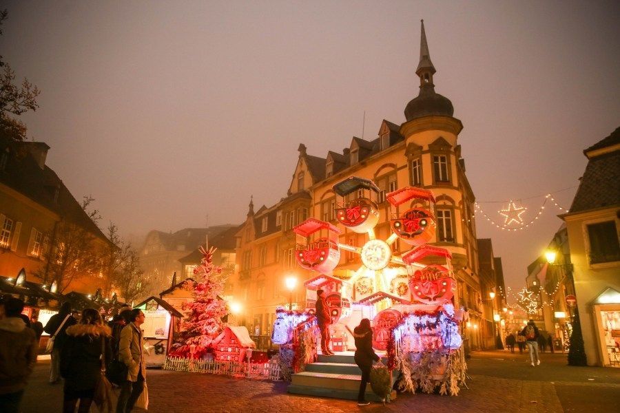 Colmar: Farbenfroher Weihnachtsmarkt im Elsass